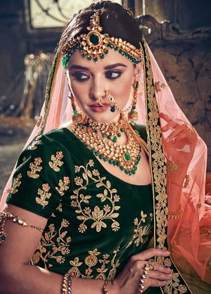 Зелёный национальный индийский женский костюм лехенга (ленга) чоли