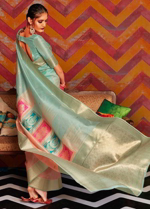 Цвета морской волны и персиковое шёлковое индийское сари, украшенное вышивкой люрексом