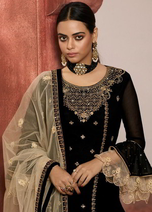 Бежевый и чёрный индийский женский свадебный костюм лехенга (ленга) чоли из фатина, украшенный вышивкой