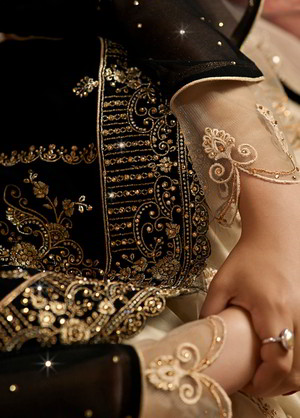 Бежевый и чёрный индийский женский свадебный костюм лехенга (ленга) чоли из фатина, украшенный вышивкой