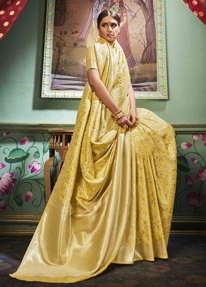 Жёлтое шёлковое индийское сари, украшенное вышивкой