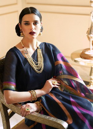 Тёмно-синее льняное и шёлковое индийское сари, украшенное вышивкой люрексом