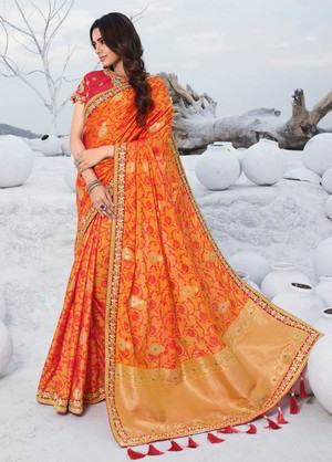 Бордовое и оранжевое жаккардовое и шёлковое индийское сари, украшенное вышивкой