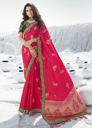Зелёное и розовое жаккардовое и шёлковое индийское сари, украшенное вышивкой