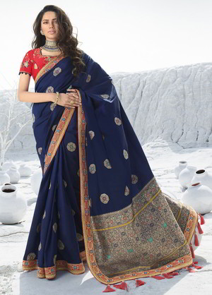 Тёмно-синее и красное жаккардовое и шёлковое индийское сари, украшенное вышивкой