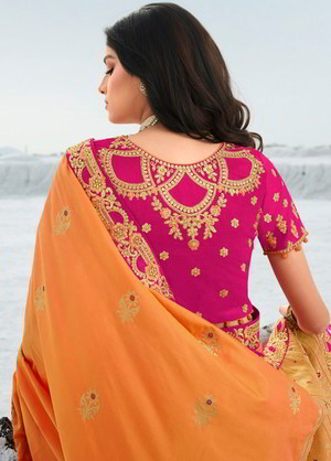 Оранжевое и цвета фуксии жаккардовое и шёлковое индийское сари, украшенное вышивкой