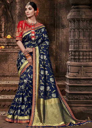 Синее индийское сари из шёлка, украшенное вышивкой люрексом
