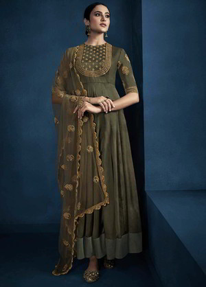 Цвета мехенди и зелёное атласное длинное платье / анаркали / костюм, украшенное печатным рисунком