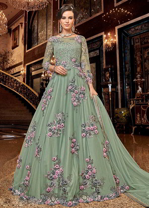 Зелёное и аквамариновое длинное платье / анаркали / костюм из атласа и фатина, украшенное цветочной вышивкой