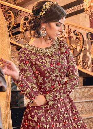 Бордовое длинное платье / анаркали / костюм из шёлка и фатина, украшенное цветочной вышивкой