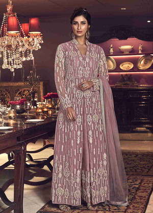 Светло-розовое платье / костюм из шёлка и фатина, украшенное вышивкой