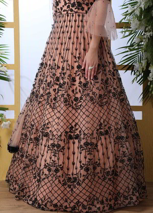Персиковое длинное платье / анаркали / костюм из фатина, украшенное вышивкой с кружевами