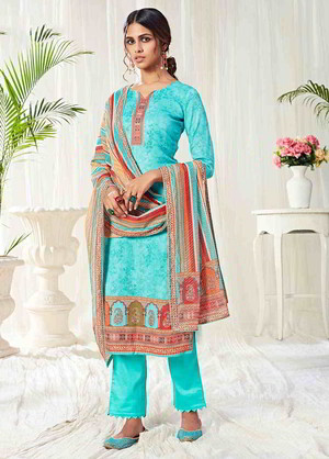 Голубое индийское платье / костюм, с длинными рукавами, украшенное вышивкой