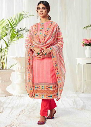Розовое индийское платье / костюм, с длинными рукавами, украшенное вышивкой