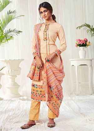 Кремовое индийское платье / костюм, с длинными рукавами, украшенное вышивкой