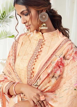 Персиковое индийское платье / костюм, с рукавами три четверти, украшенное вышивкой