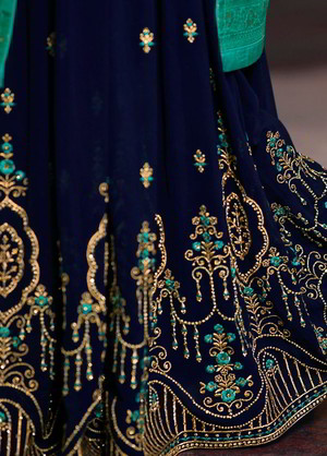 Тёмно-синее шёлковое платье / костюм, украшенное вышивкой шёлковыми нитями