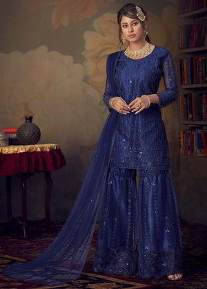 Синее платье / костюм из фатина, украшенное вышивкой