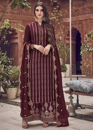 Бордовое платье / костюм из жаккардовой ткани, украшенное вышивкой