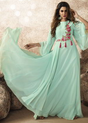 Аквамариновое нежное длинное платье в пол из шифона, украшенное вышивкой и стразами