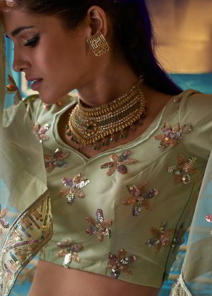 Фисташковый индийский женский костюм лехенга (ленга) чоли