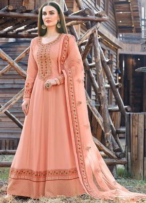 Персиковое шёлковое длинное платье / анаркали / костюм, украшенное вышивкой