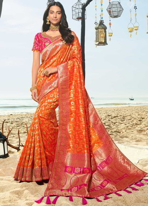 Оранжевое и цвета фуксии жаккардовое и шёлковое индийское сари, украшенное вышивкой люрексом