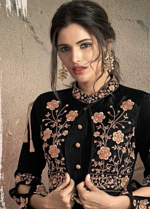 Чёрное шифоновое и шёлковое длинное платье / анаркали / костюм, украшенное вышивкой