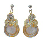 *Молочные и золотые индийские серьги с бисером