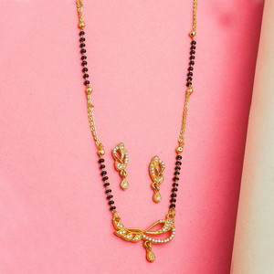 Молочное и золотое индийское свадебное украшение (мангалсутра) со стразами