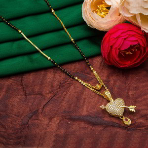 Золотое индийское свадебное украшение (мангалсутра) со стразами