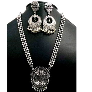 Серебристое индийское украшение на шею с бисером