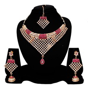 Молочное и золотое индийское украшение на шею со стразами