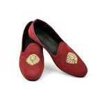 Бордовые мужские моджари, украшенные вышивкой с люрексом