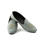 Серые мужские моджари, украшенные вышивкой с люрексом