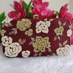 Бордовая женская индийская сумочка-клатч, украшенная вышивкой с бисером