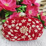 Красная женская индийская маленькая сумочка-клатч, украшенная вышивкой