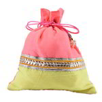 *Розовая шёлковая сумочка-мешочек, украшенная вышивкой с аппликацией