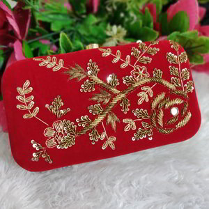 Красная женская индийская маленькая сумочка-клатч, украшенная вышивкой