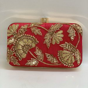 Красная индийская свадебная сумочка-футляр, украшенная вышивкой
