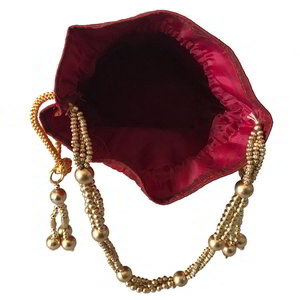 Бордовая и красная шёлковая сумочка-мешочек, украшенная вышивкой со стразами