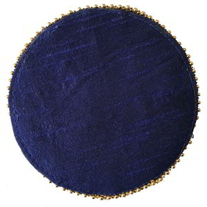 Синяя шёлковая сумочка-мешочек, украшенная вышивкой со стразами