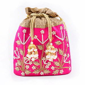 Розовая шёлковая сумочка-мешочек с бисером