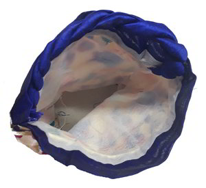 Разноцветная жаккардовая сумочка-мешочек, украшенная печатным рисунком