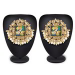 *Молочные и золотые индийские серьги со стразами