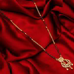 *Молочное и золотое индийское свадебное украшение (мангалсутра) со стразами