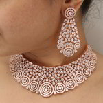 *Молочные и золотые индийское украшение на шею со стразами