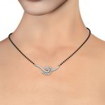 *Серебристое и золотое индийское свадебное украшение (мангалсутра) со стразами