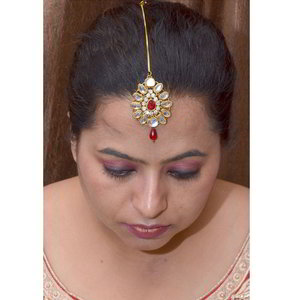 Бордовое и золотое латунное индийское украшение на голову (манг-тика) с искусственными камнями