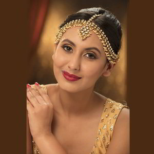 Молочное и золотое индийское украшение на голову (манг-тика) со стразами, искусственными камнями